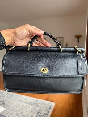 VINTAGE COACH CITY WILLIS 9153 BLACK/BRASS